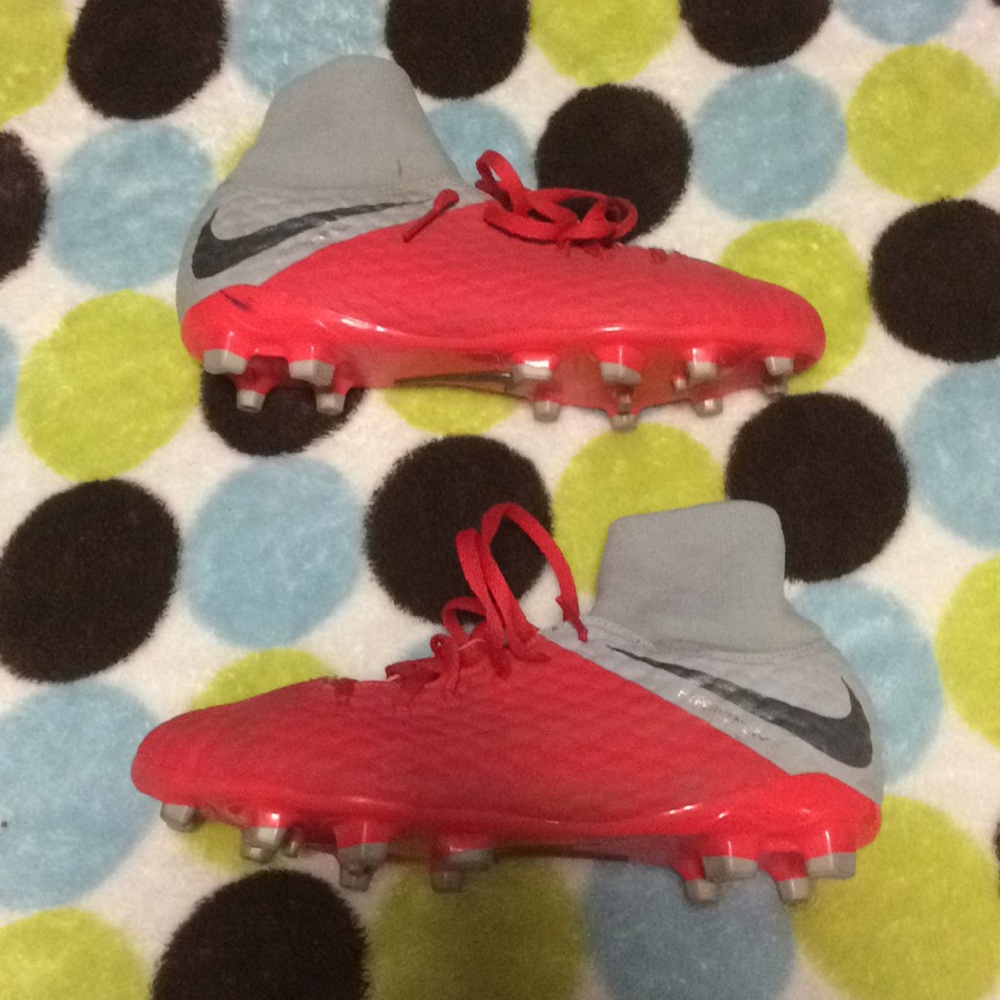 Red/Gray Size 6 US Men’s Nike Hypervenoms.
